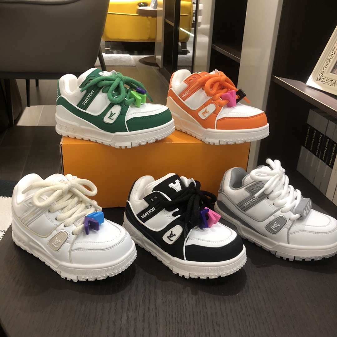 Children's shoes child